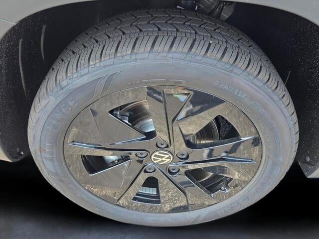 2026 Volkswagen Taos SE Black