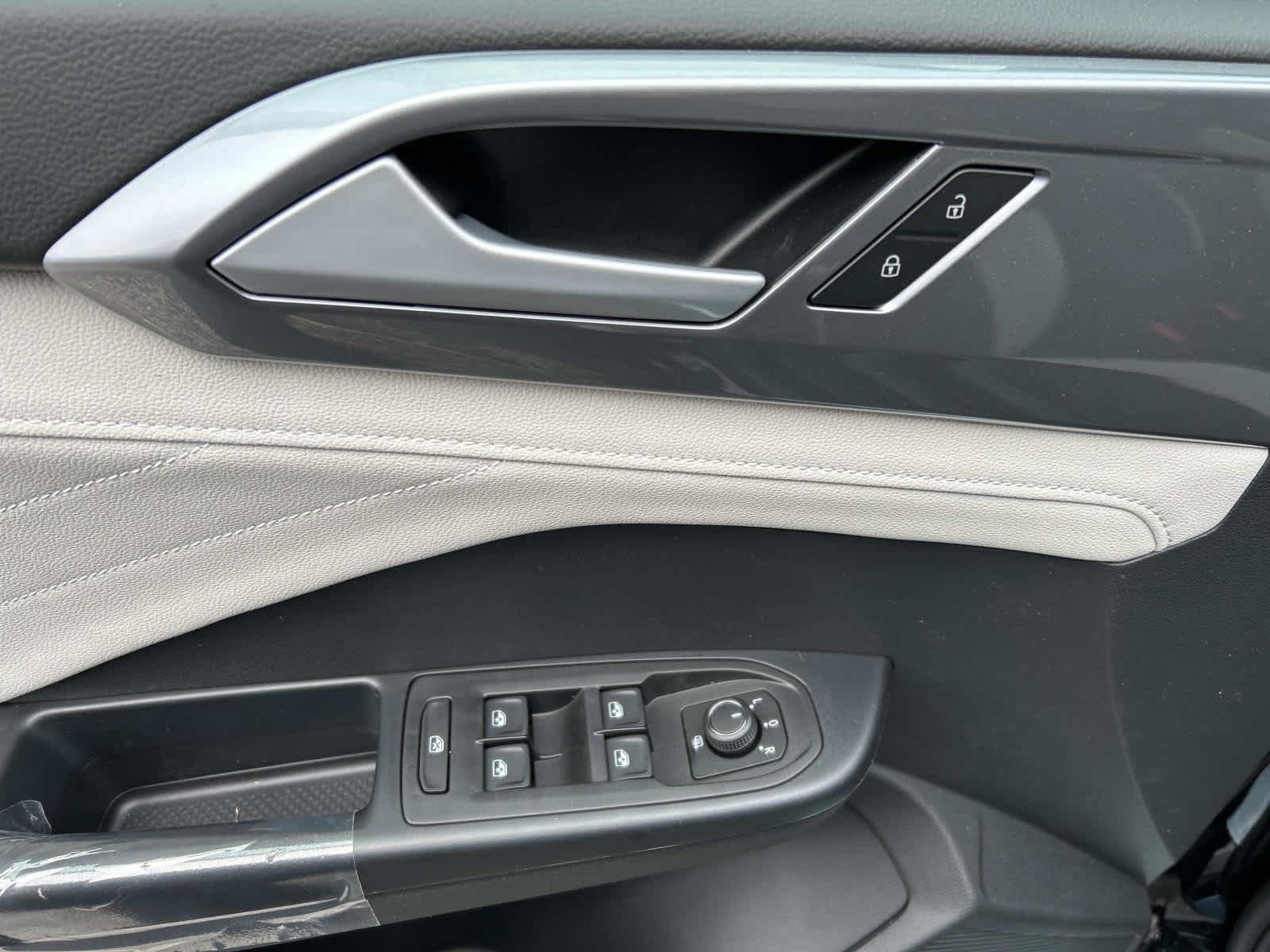 2026 Volkswagen Taos SEL