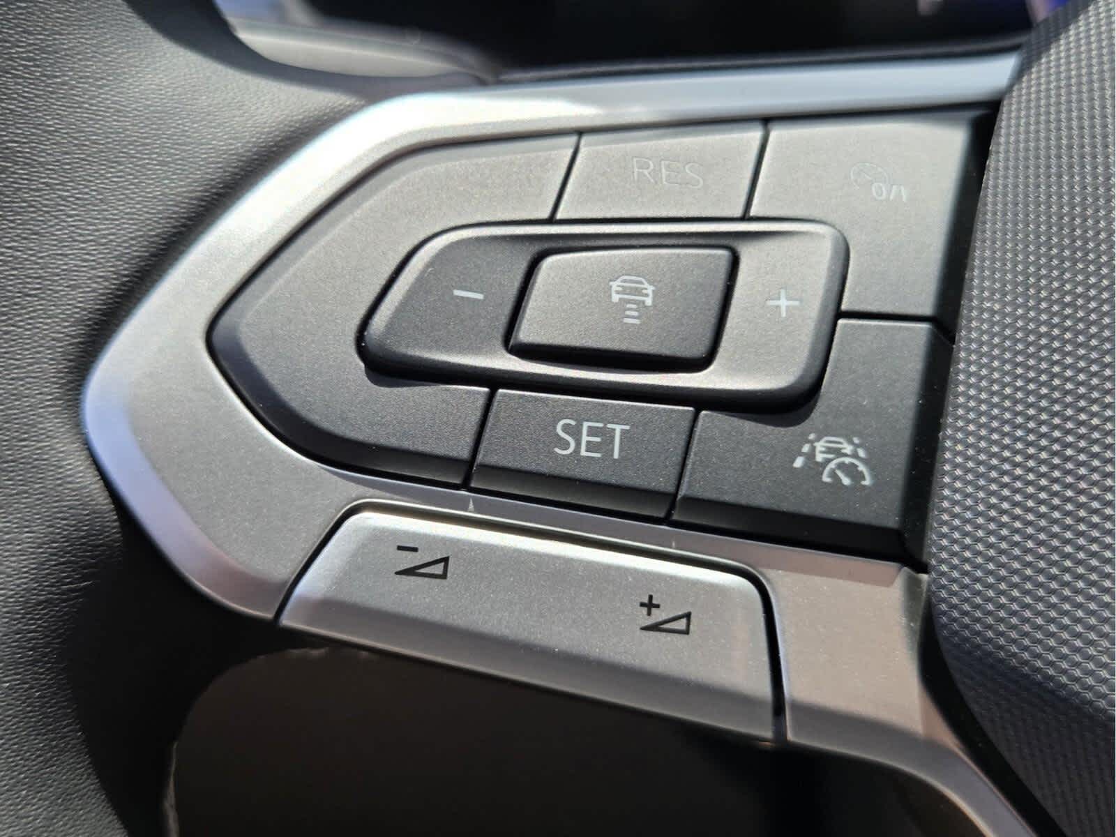 2026 Volkswagen Taos SE