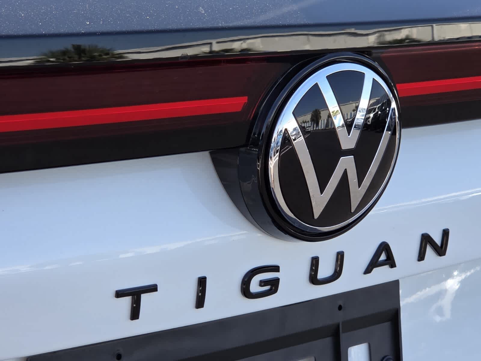 2026 Volkswagen Tiguan SE R-Line Black
