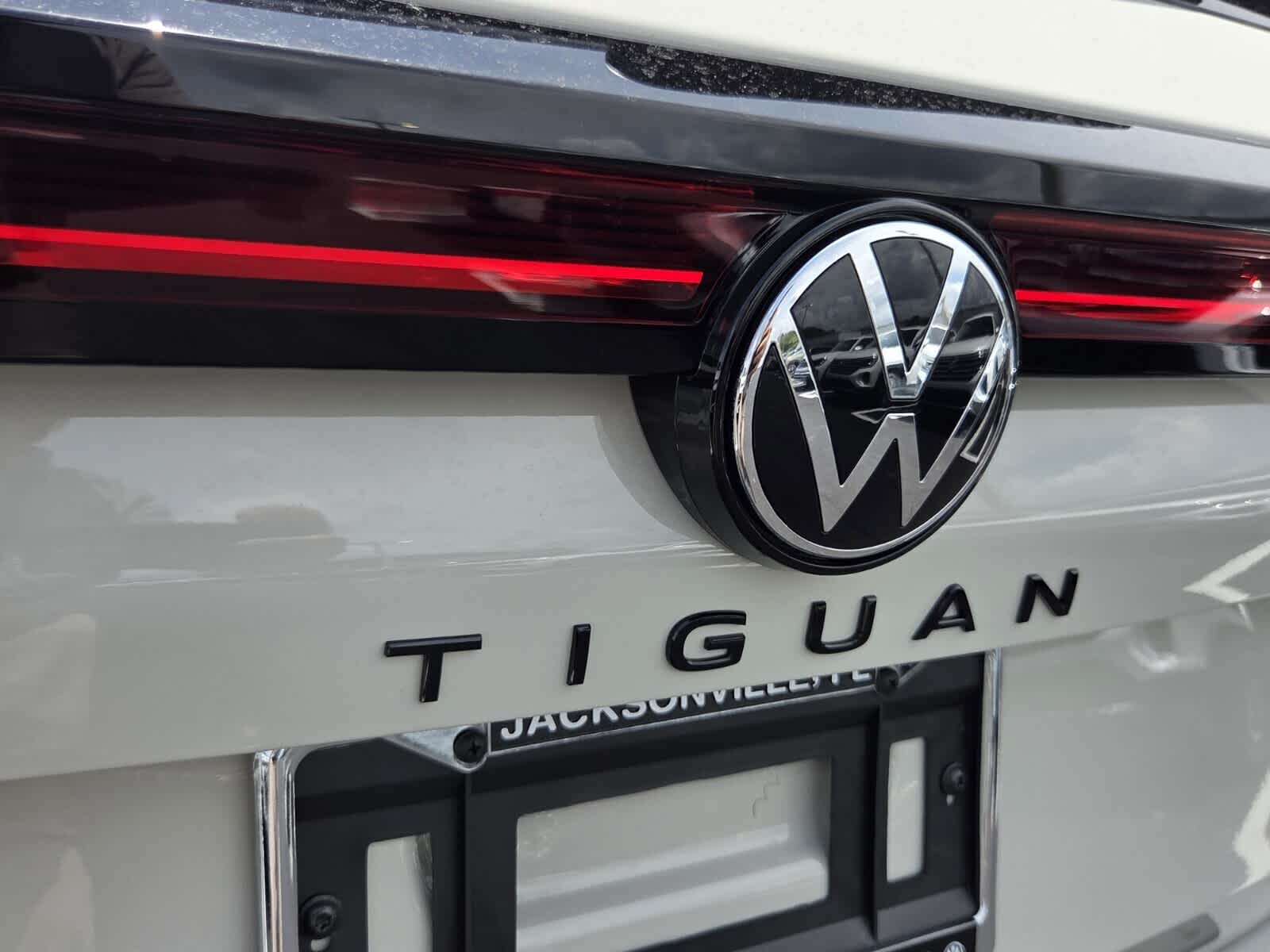 2026 Volkswagen Tiguan SE R-Line Black