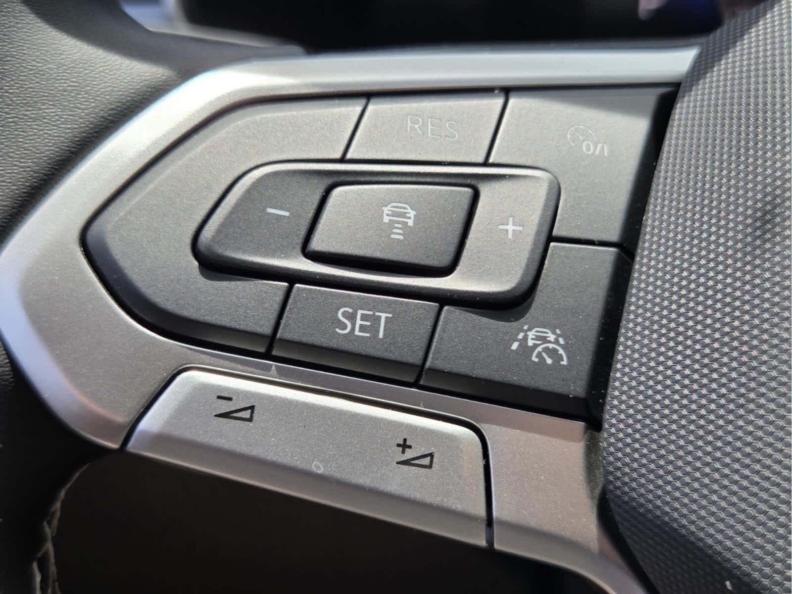 2026 Volkswagen Taos SE