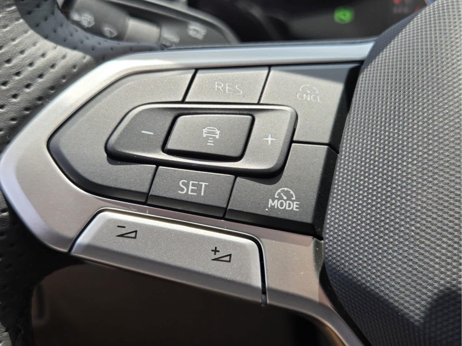 2026 Volkswagen Tiguan SEL R-Line Turbo