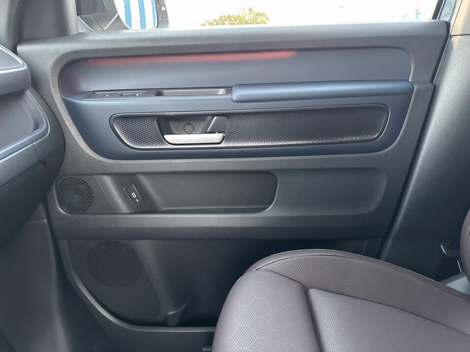 2025 Volkswagen ID. Buzz Pro S Plus