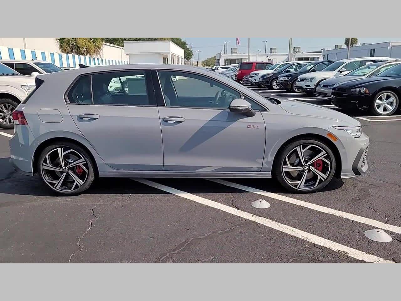 2025 Volkswagen Golf GTI SE