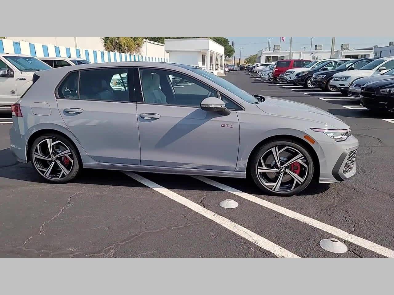 2025 Volkswagen Golf GTI SE