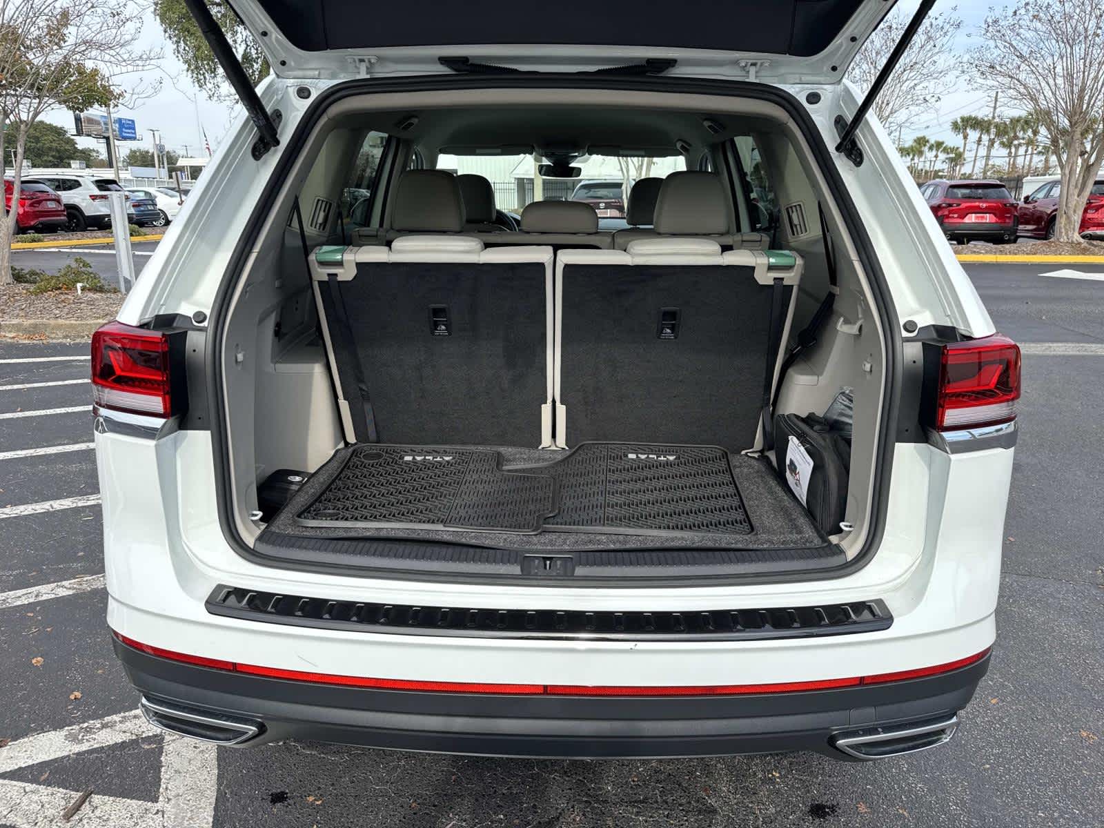 2025 Volkswagen Atlas 2.0T SE