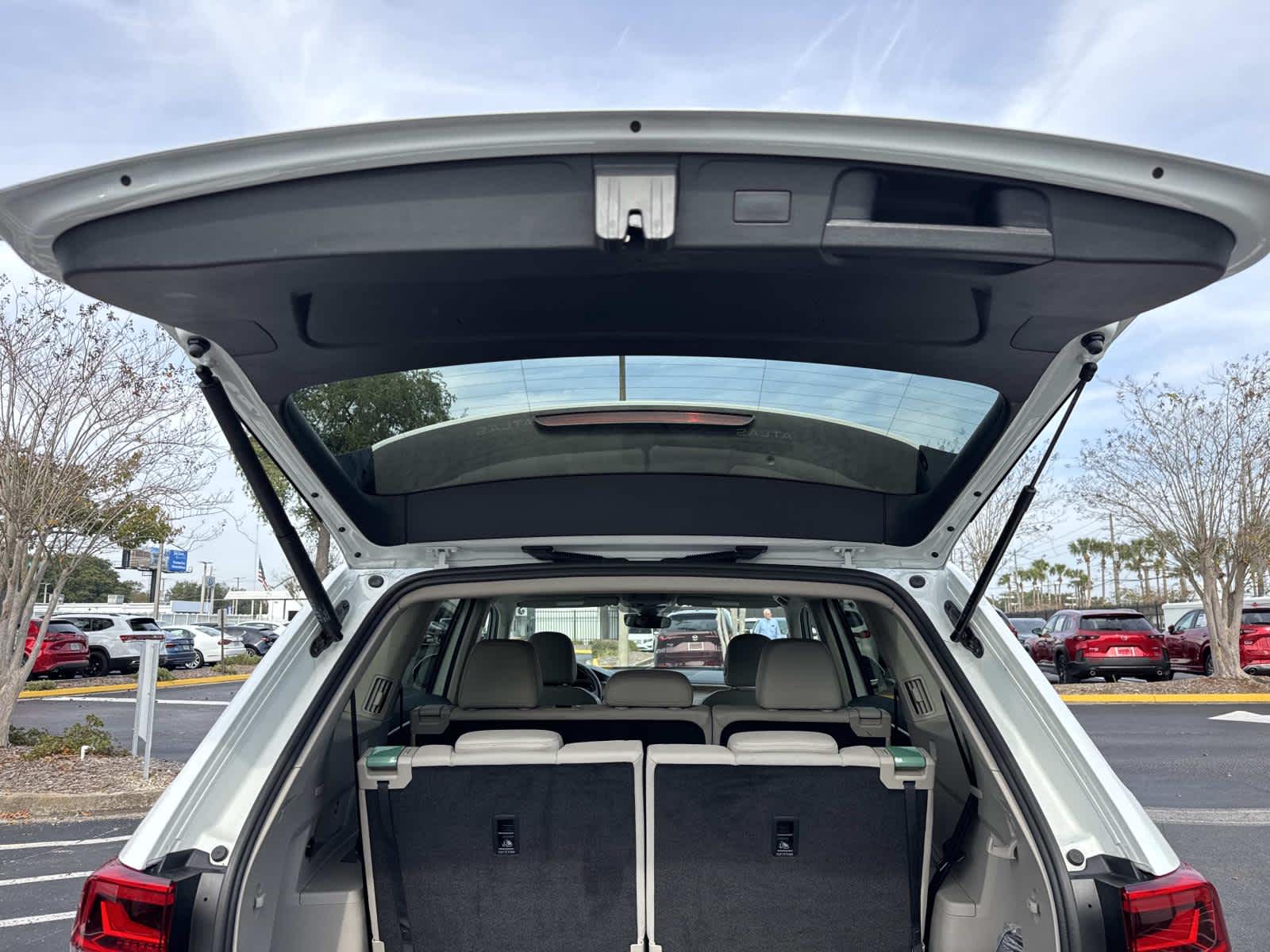 2025 Volkswagen Atlas 2.0T SE