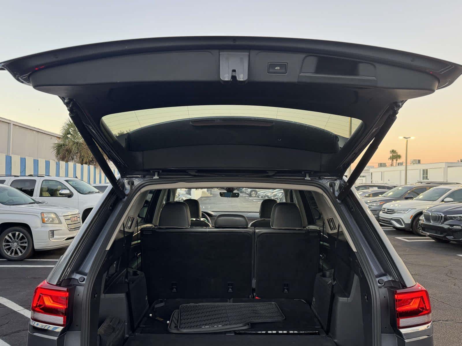 2024 Volkswagen Atlas 2.0T SEL Premium R-Line