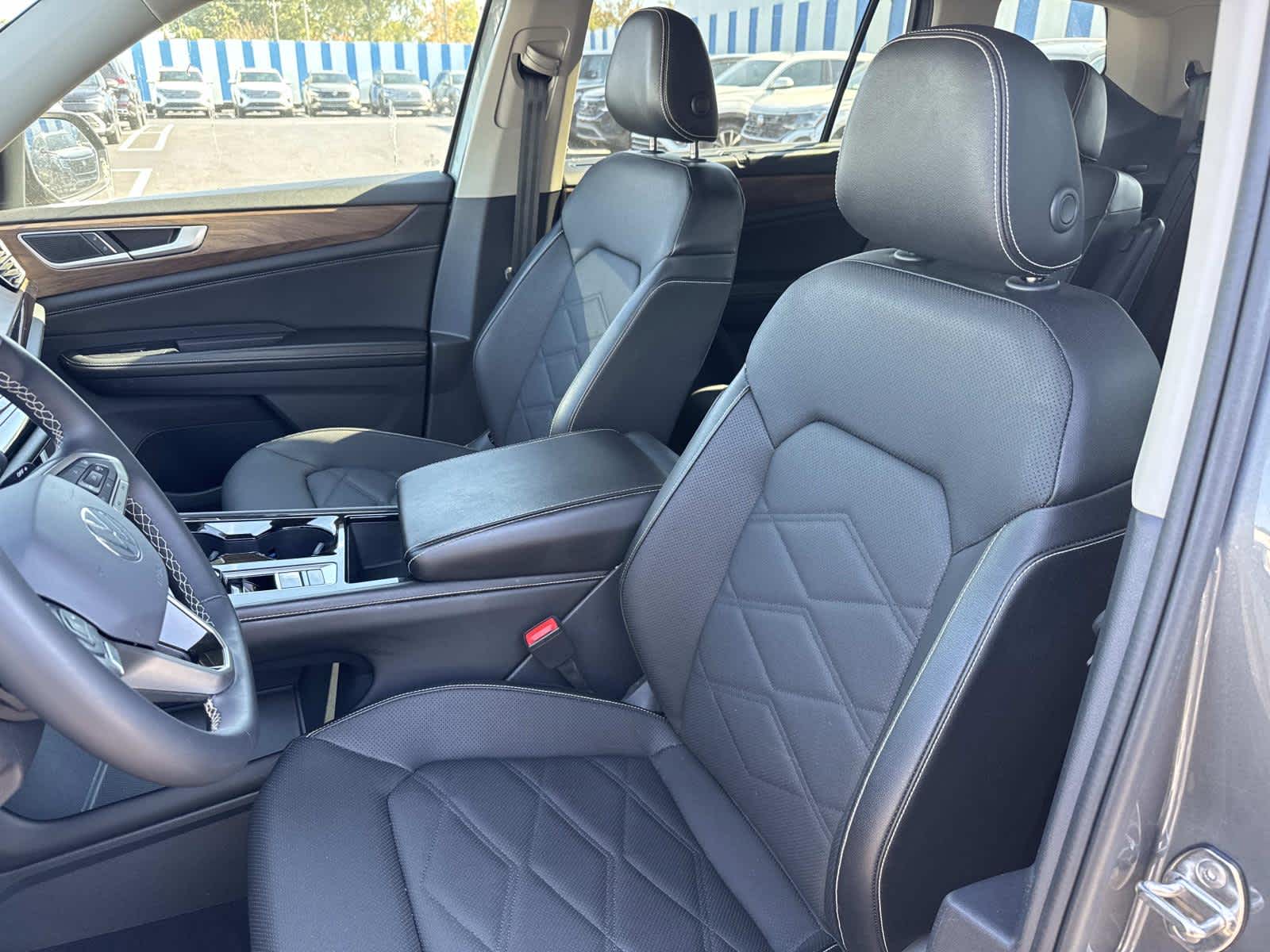 2024 Volkswagen Atlas 2.0T SE w/Technology