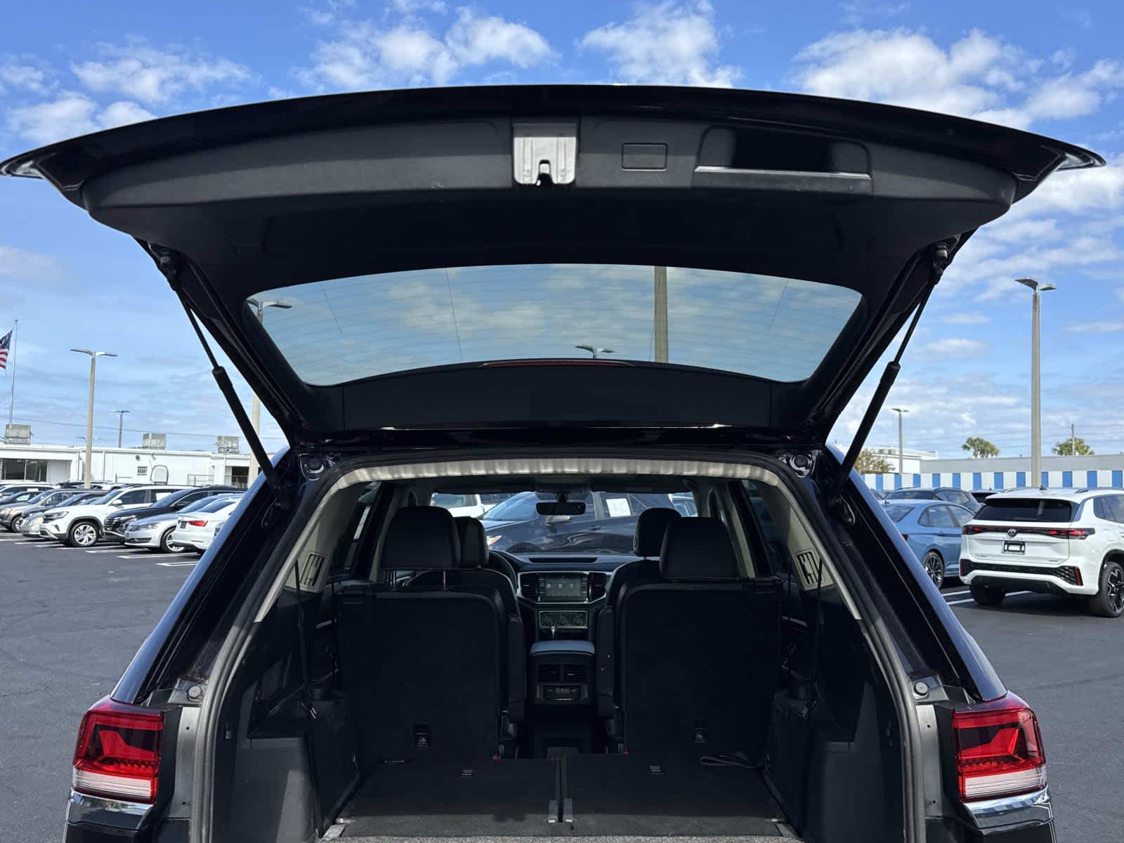 2022 Volkswagen Atlas 3.6L V6 SE w/Technology