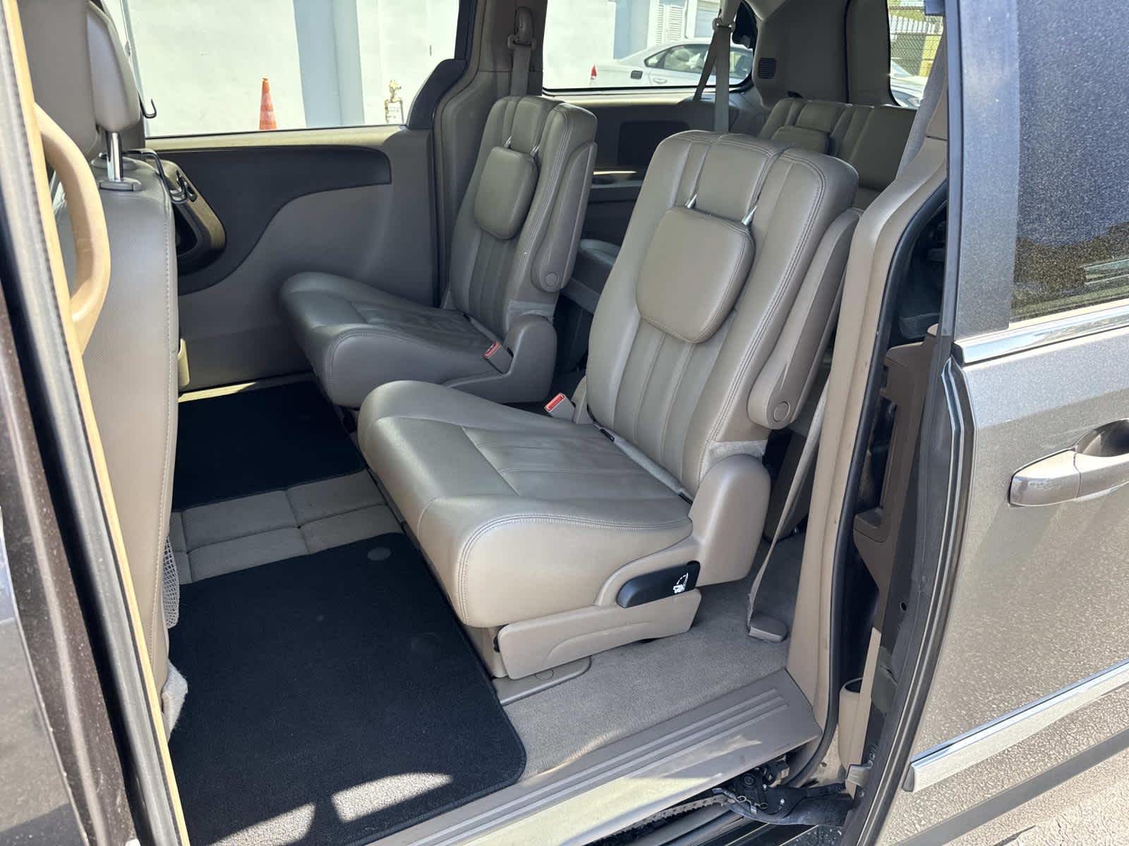 2016 Chrysler Town & Country Touring