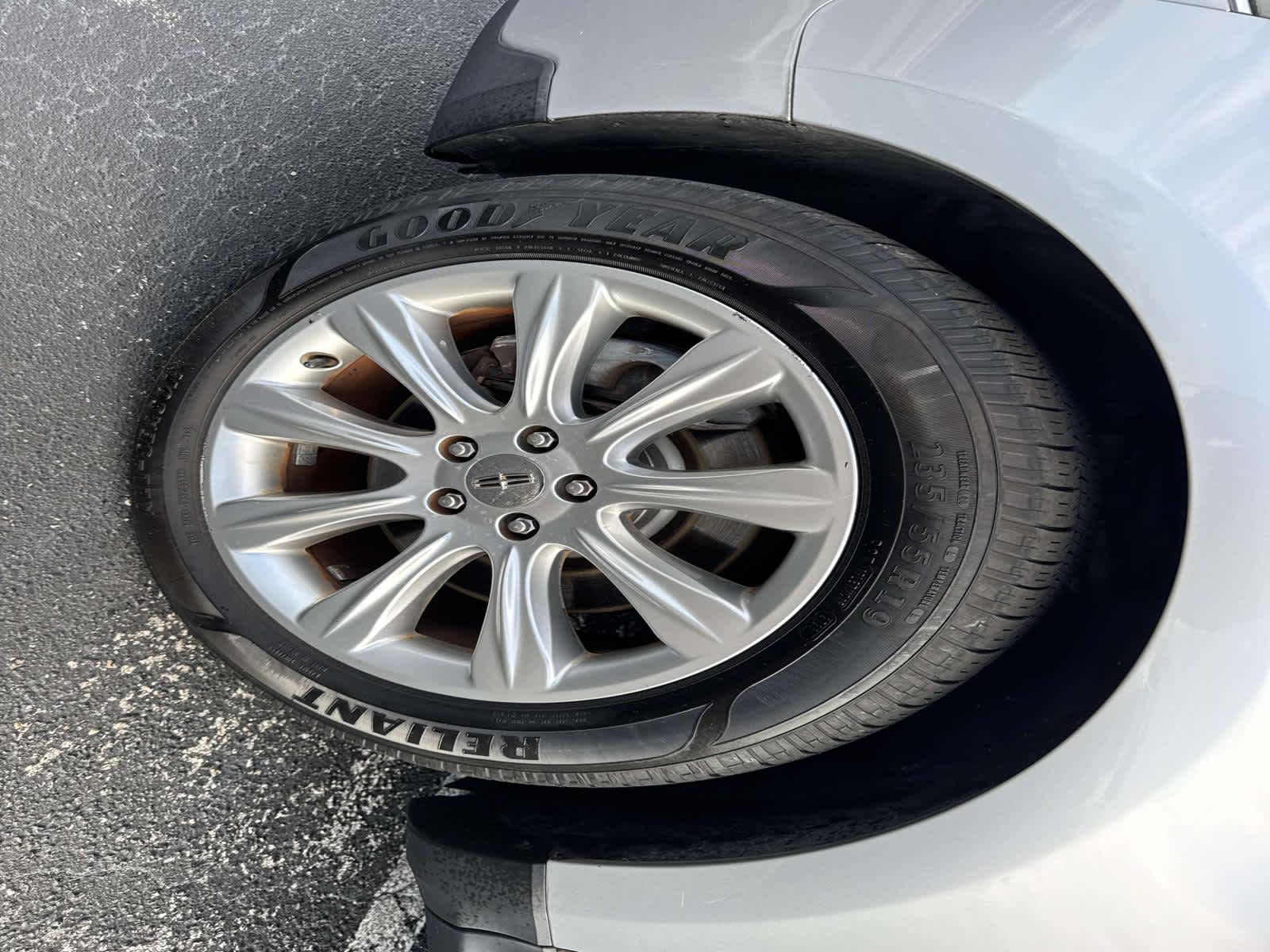 2014 Lincoln MKT Base