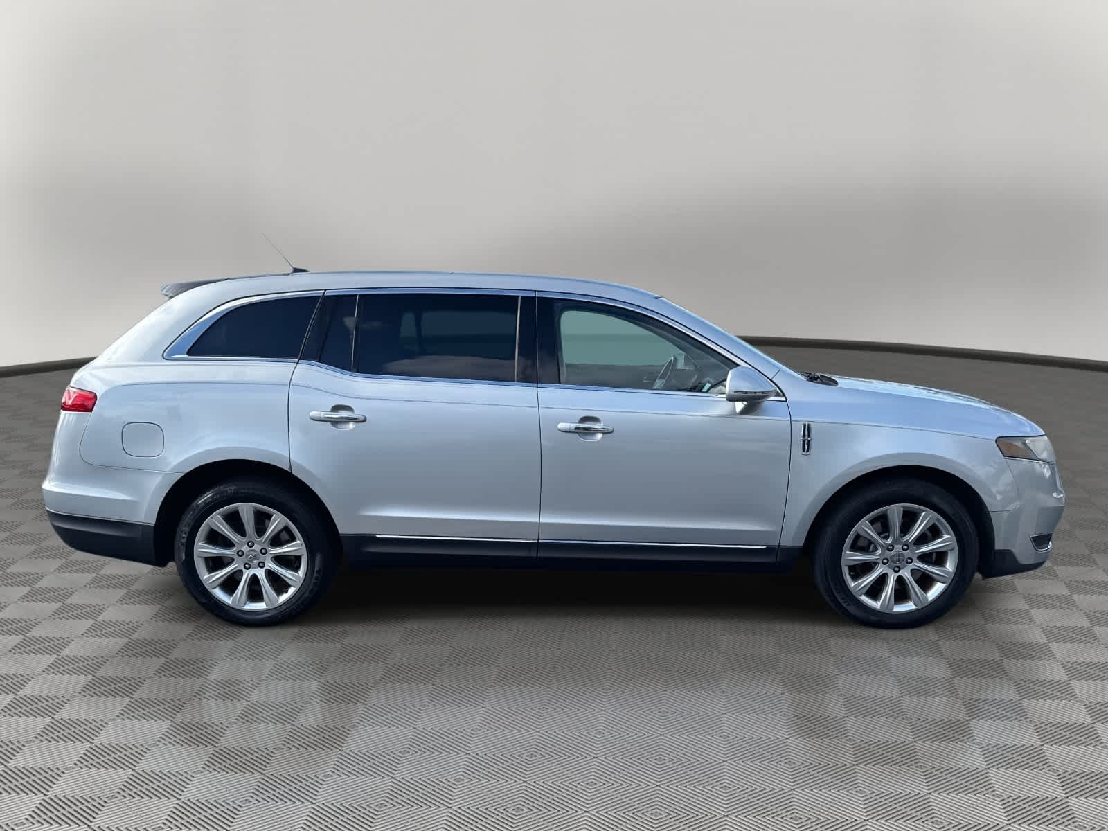 2014 Lincoln MKT Base