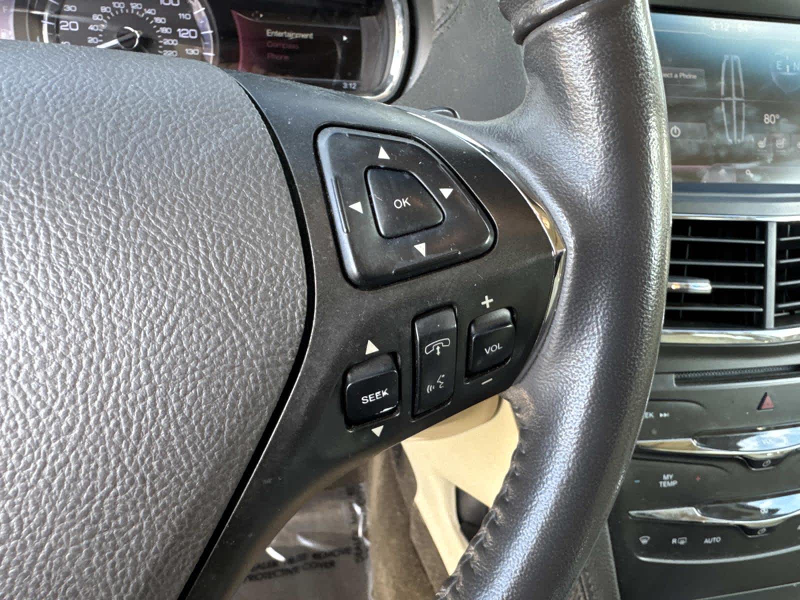 2014 Lincoln MKT Base