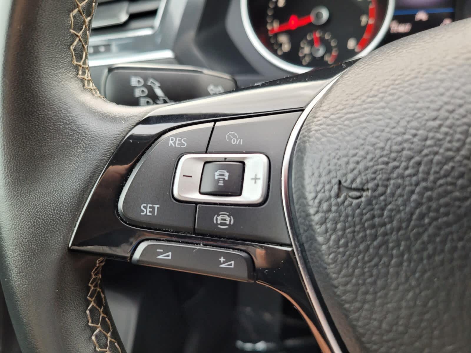 2021 Volkswagen Tiguan SE R-Line Black