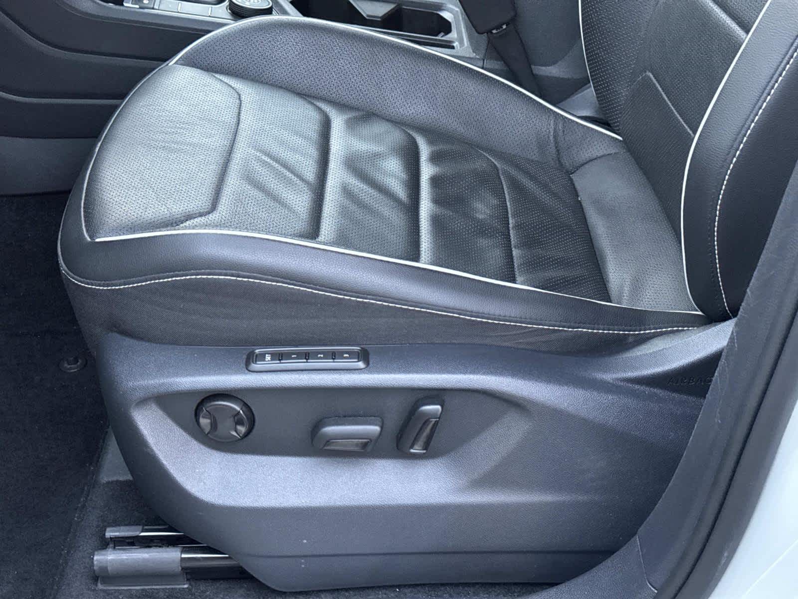 2024 Volkswagen Tiguan SEL R-Line