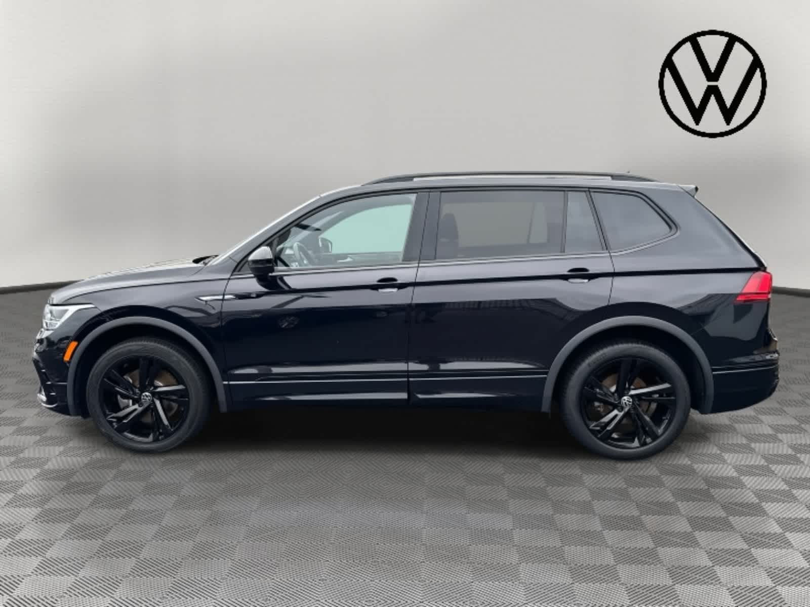 2024 Volkswagen Tiguan SE R-Line Black