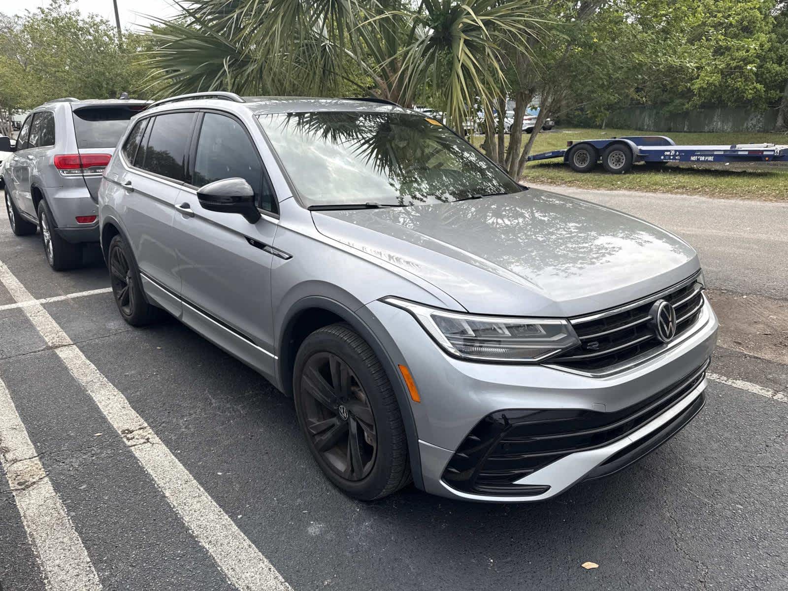 2023 Volkswagen Tiguan SE R-Line Black