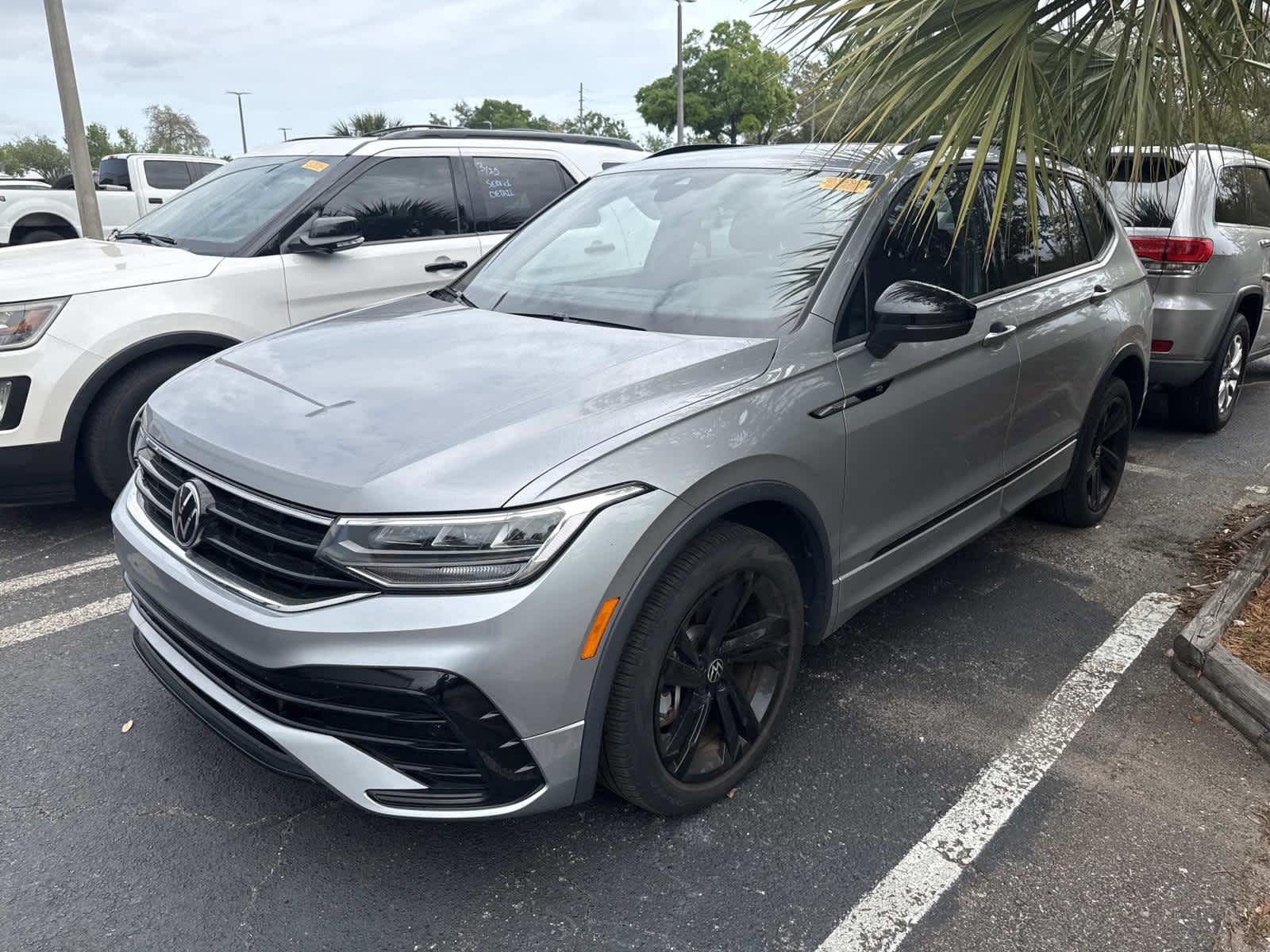 2023 Volkswagen Tiguan SE R-Line Black