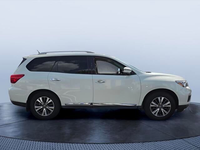 2017 Nissan Pathfinder SL