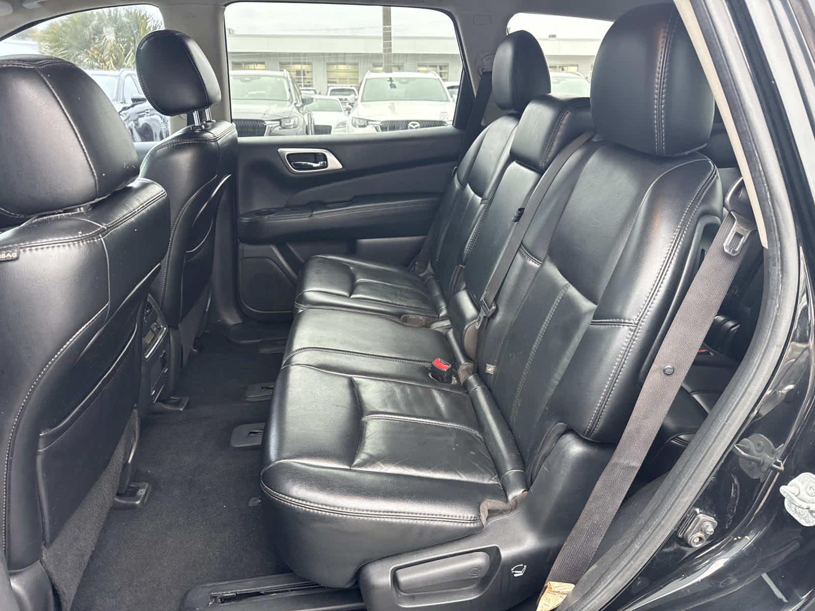 2017 Nissan Pathfinder SL