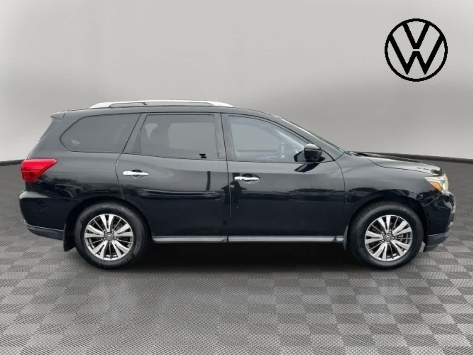 2017 Nissan Pathfinder SL