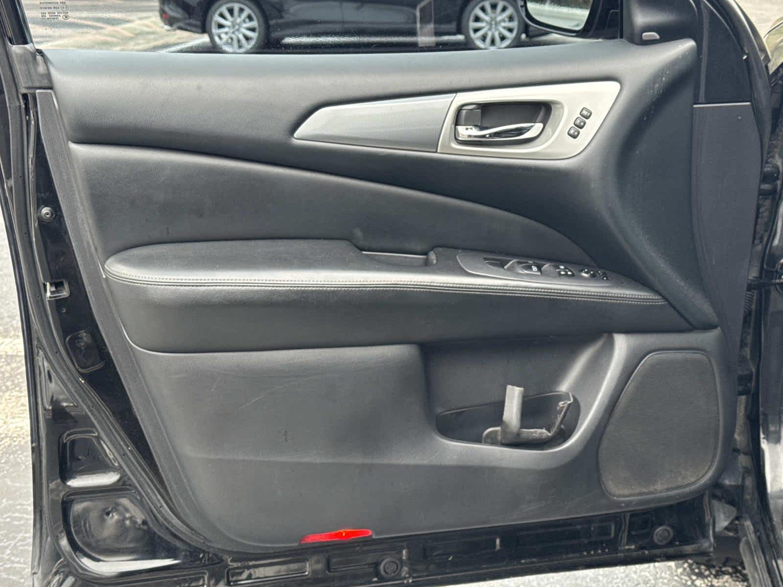 2017 Nissan Pathfinder SL