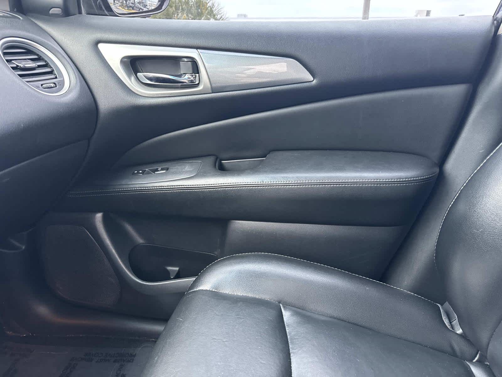 2017 Nissan Pathfinder SL