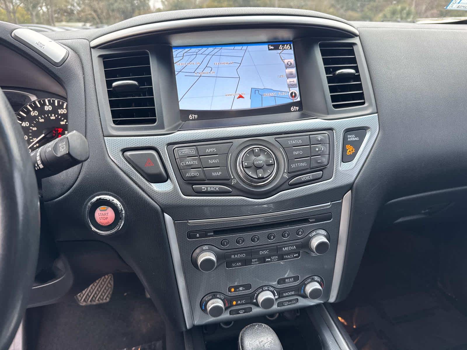 2017 Nissan Pathfinder SL