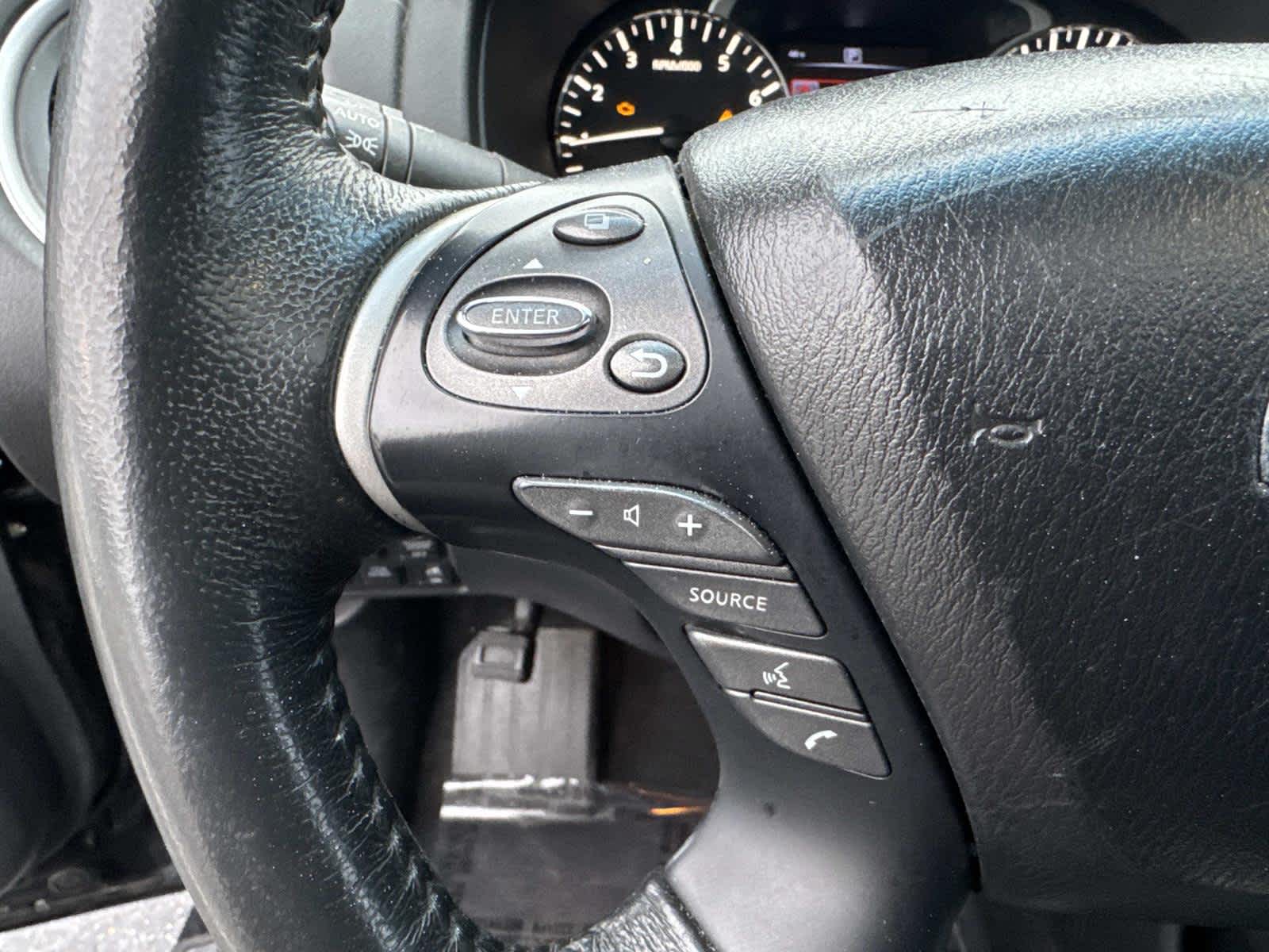 2017 Nissan Pathfinder SL