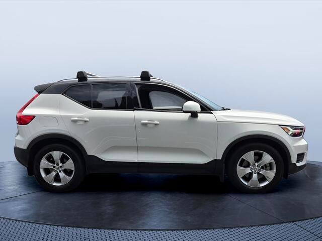 2019 Volvo XC40 Momentum