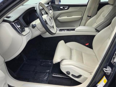 2023 Volvo XC60 Ultimate Bright Theme