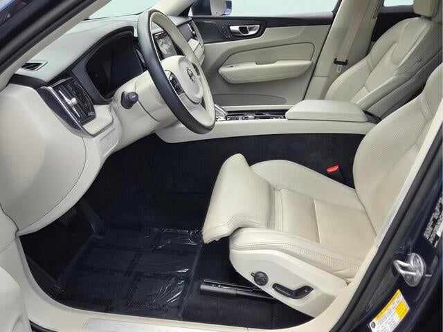 2023 Volvo XC60 Ultimate Bright Theme