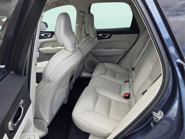 2023 Volvo XC60 Ultimate Bright Theme