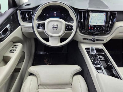 2023 Volvo XC60 Ultimate Bright Theme