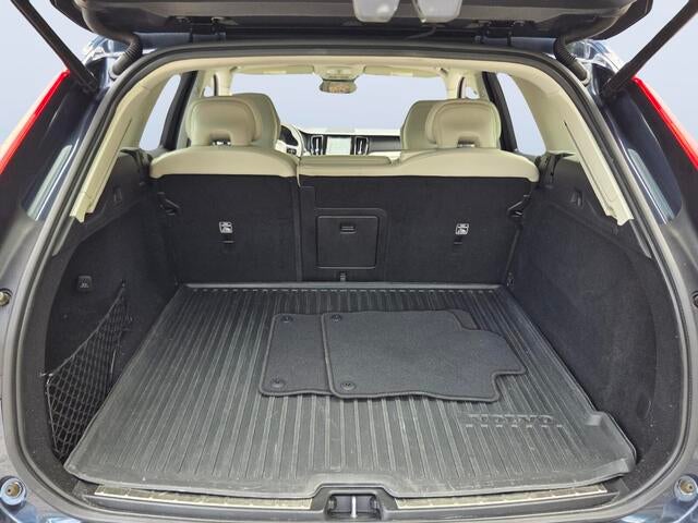 2023 Volvo XC60 Ultimate Bright Theme
