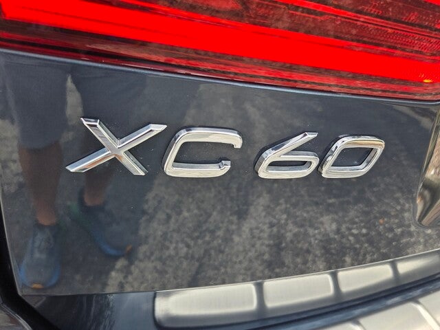 2023 Volvo XC60 Ultimate Bright Theme