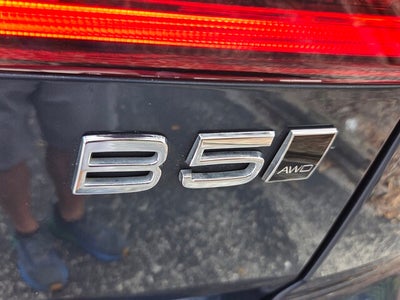 2023 Volvo XC60 Ultimate Bright Theme