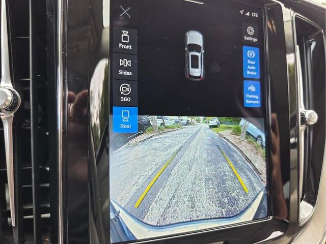 2023 Volvo XC60 Ultimate Bright Theme