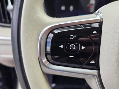 2023 Volvo XC60 Ultimate Bright Theme