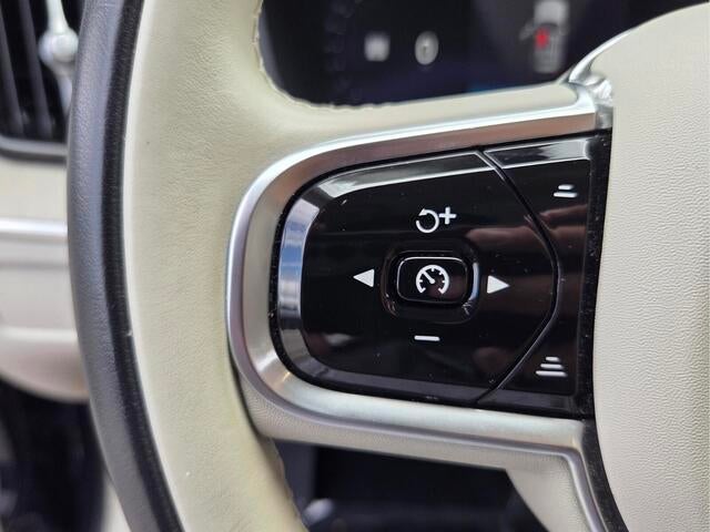 2023 Volvo XC60 Ultimate Bright Theme