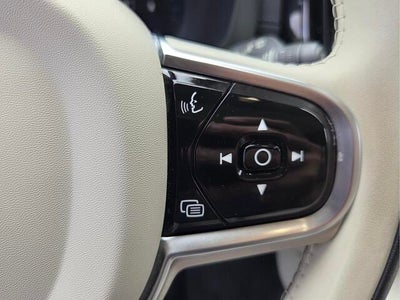 2023 Volvo XC60 Ultimate Bright Theme