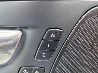 2023 Volvo XC60 Ultimate Bright Theme