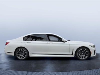 2022 BMW 740i 740i