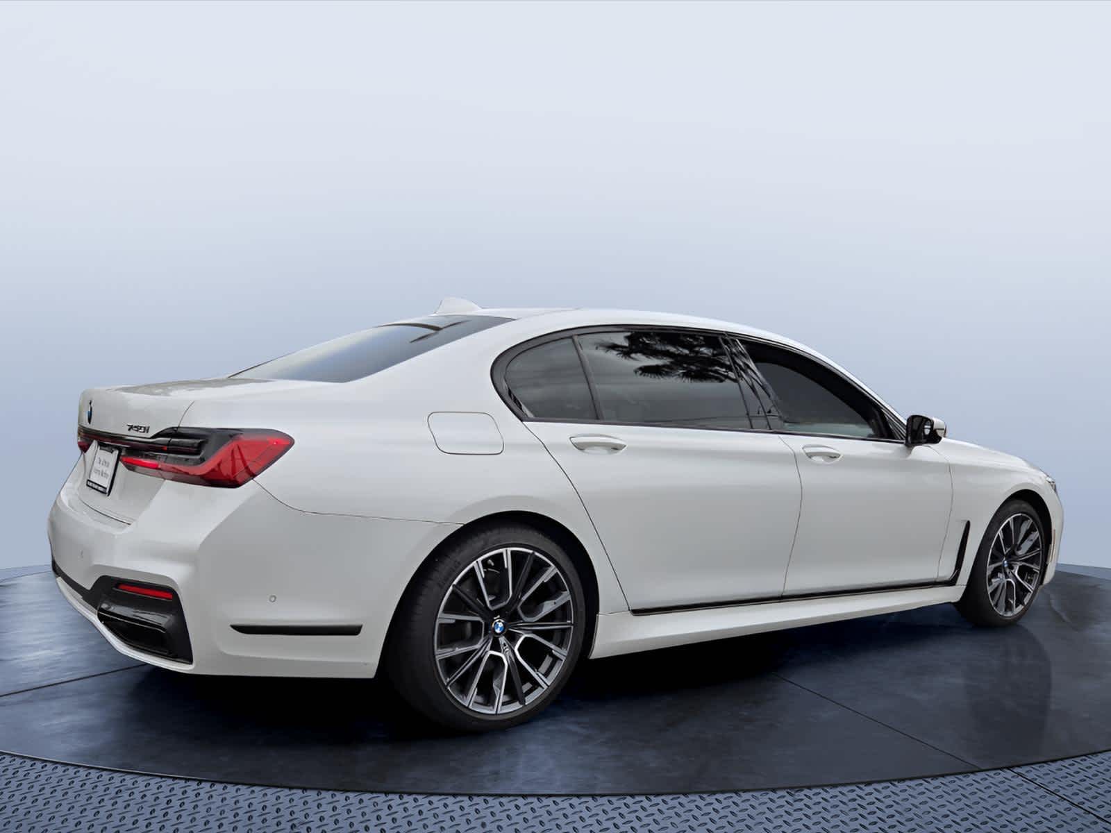 2022 BMW 740i 740i