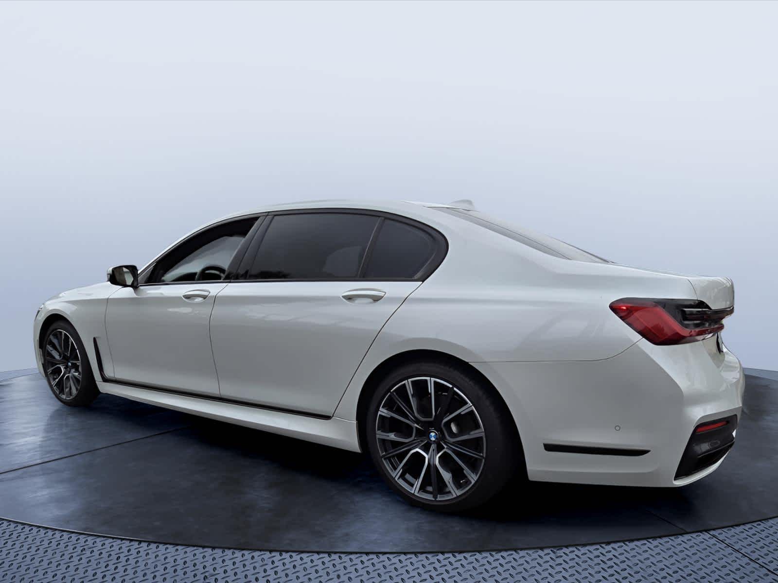 2022 BMW 740i 740i