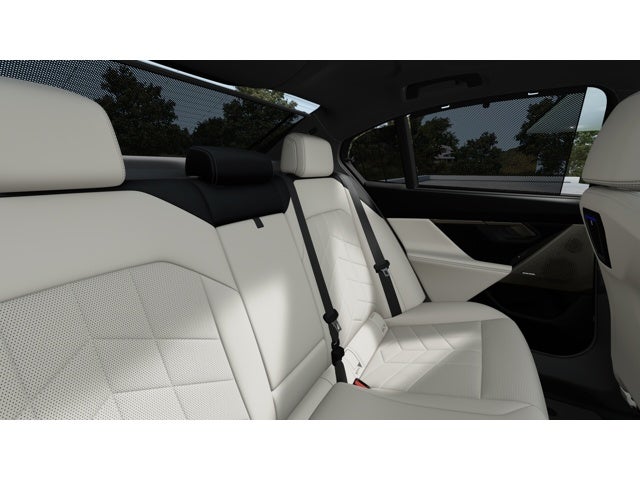 2027 BMW 550e Base