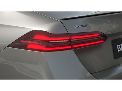 2027 BMW 550e Base