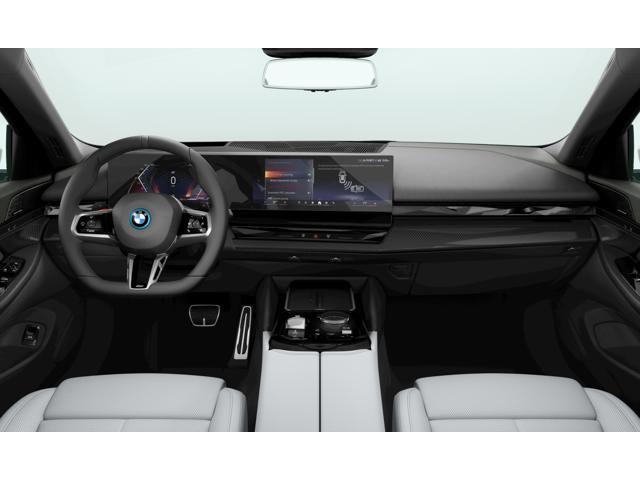 2026 BMW 550e Base